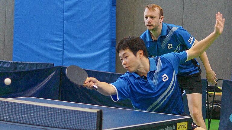 Die zwei fleißigsten Punktesammler des erfolglosen Wochenendes beim TSV Bad Königshofen II: Koyo Iwabuchi (vorne) und Kapitän Christoph Schüller. Die zwei fleißigsten Punktesammler des erfolglosen Wochenendes beim TSV Bad Königshofen II: Koyo Iwabuchi (vorne) und Kapitän Christoph Schüller.