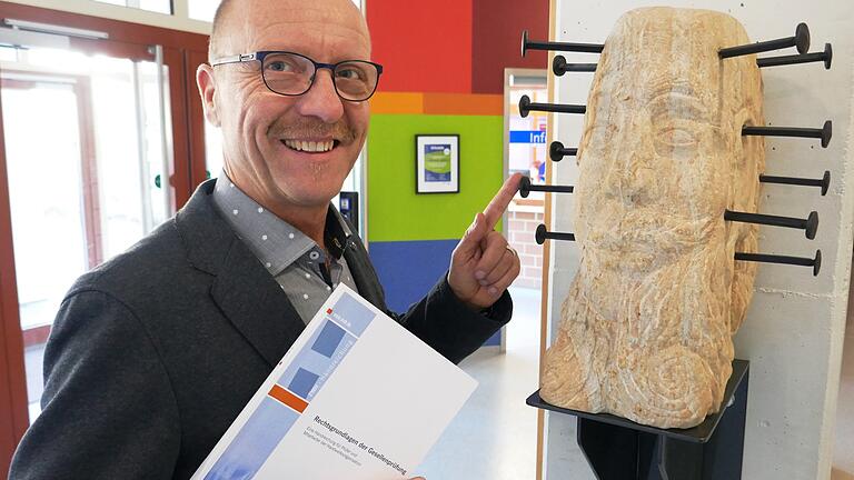 Verpatzte Prüfung? Es wird Zeit, endlich 'Nägel mit Köpfchen' zu machen“, sagt Roland Maul den jungen Leuten. Verpatzte Prüfung? Es wird Zeit, endlich 'Nägel mit Köpfchen' zu machen“, sagt Roland Maul den jungen Leuten.