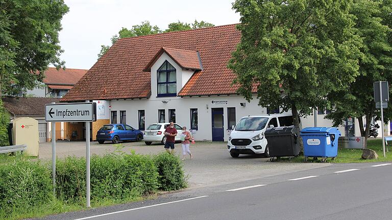 Das Corona-Impfzentrum im Rotkreuzhaus in Hofheim wird am 17. Dezember reaktiviert. Bürgerinnen und Bürger können sich dann erneut dort impfen lassen.