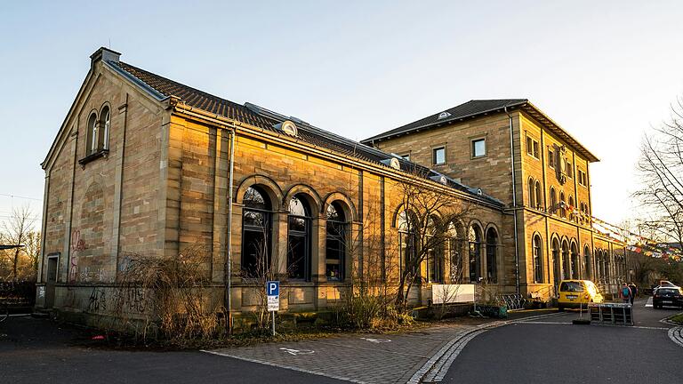 Im Schweinfurter Kulturhaus Stattbahnhof gibt das Bündnis 'Aufstehen gegen Rassismus!' in einem Workshop Antworten, wie Rassismus und rechten Parolen widersprochen werden kann.