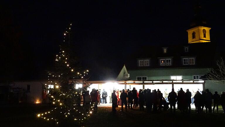 Stimmungsvoll illuminiert: Der Seegarten Wiesenbronn.