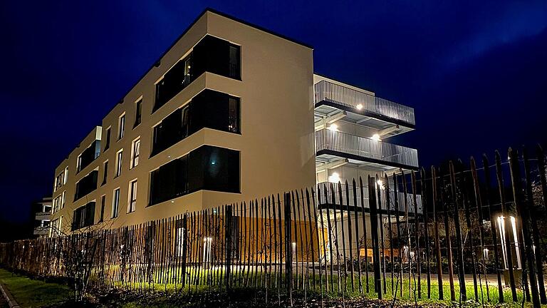Das neue Franziska-Streitel-Altenheim in Mellrichstadt gilt aufgrund seines innovativen Konzepts als Leuchtturmprojekt für die Pflege. Seit knapp drei Monaten leben dort 66 Menschen in sechs Hausgemeinschaften.&nbsp;