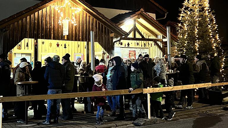 Zuhörer beim Adventsblasen des Posaunenchores. Zuhörer beim Adventsblasen des Posaunenchores.