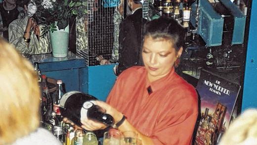 Prickelndes: Ute Kempf jobbte im Paramount und sagt heute: „Jeder, der hier gearbeitet hat, hat sich mit dem Laden identifiziert.“ Prickelndes: Ute Kempf jobbte im Paramount und sagt heute: „Jeder, der hier gearbeitet hat, hat sich mit dem Laden identifiziert.“