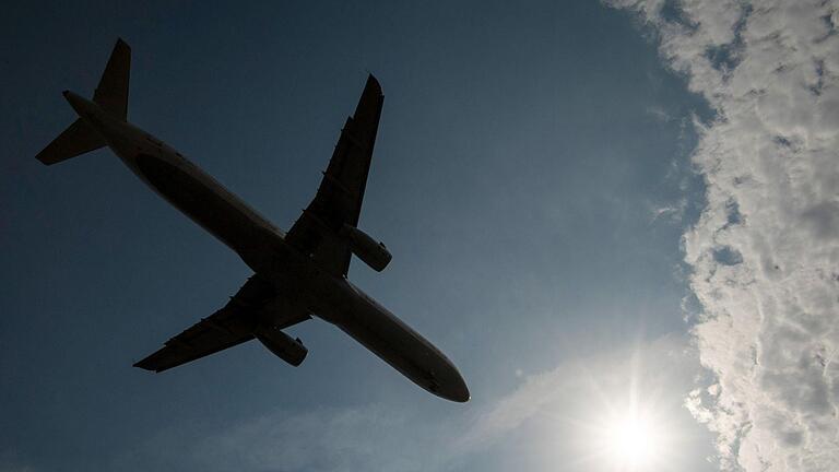 Flugzeug.jpeg       -  Ein Flugzeug musste kurz nach seinem Start nach Kreta zurückkehren.