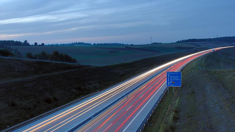 Von Schweinfurt durch die Rhön und über den Thüringer Wald führt die Autobahn 71. Sie ist am 17. Dezember vor 15 Jahren eröffnet worden.