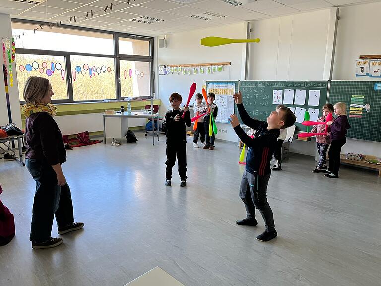 Üben, üben, üben: Anstrengung und Freude, damit der Auftritt in der Manege gelingt. Üben, üben, üben: Anstrengung und Freude, damit der Auftritt in der Manege gelingt.