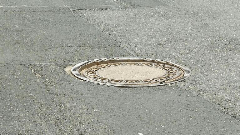 Das Ende der Schlaglochpiste in der Volkacher Dieselstraße ist in Sicht (Symbolbild). Das Ende der Schlaglochpiste in der Volkacher Dieselstraße ist in Sicht (Symbolbild).