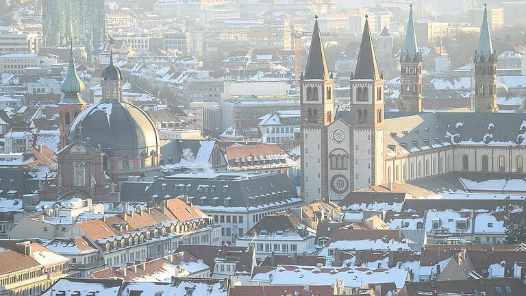 Mitte Februar lag in Würzburg und in vielen anderen unterfränkischen Städten Schnee. Bald könnten die Dächer in Unterfranken wieder weiß bedeckt sein. Mitte Februar lag in Würzburg und in vielen anderen unterfränkischen Städten Schnee. Bald könnten die Dächer in Unterfranken wieder weiß bedeckt sein.