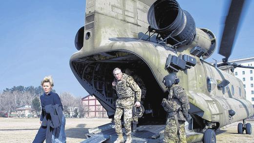 Landung bei der Isaf in Kabul: Verteidigungsministerin Ursula von der Leyen kam aus Sicherheitsgründen per Hubschrauber.