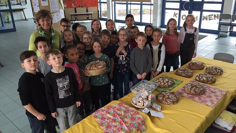 Die spendenfreudigste Klasse 2A mit ihrer Lehrerin Martina Dressler.