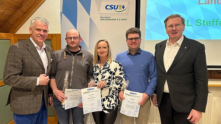 Ehrungen für langjährige Parteizugehörigkeit beim CSU-Ortsverband Wülfershausen (von links): Landtagsabgeordneter Steffen Vogel, Tobias Ölhaf  (zehn Jahre), Kerstin Kießner (15 Jahre), Michael Bach (zehn Jahre) und Bürgermeister  Wolfgang Seifert. Auf dem Bild fehlt Adolf Grund (40 Jahre).