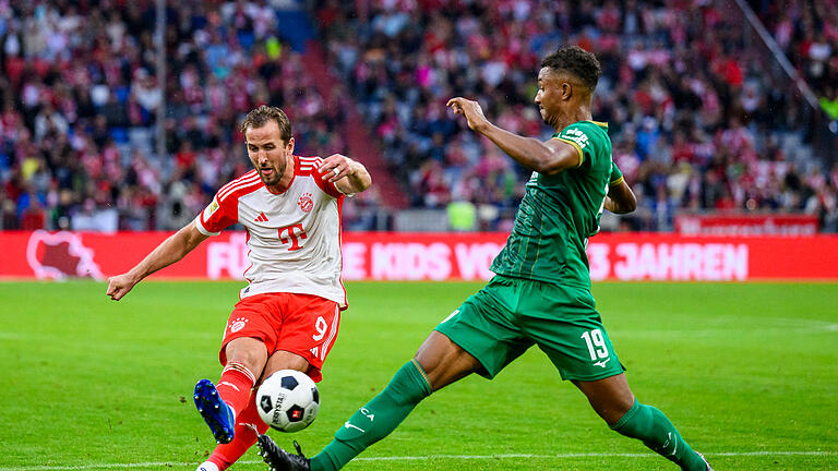 Bayern München - FC Augsburg.jpeg       -  Die Schlüsselfiguren des Spiels: Bayerns Harry Kane und Augsburgs Felix Uduokhai spielten am Sonntag eine jeweils entscheidende Rolle.