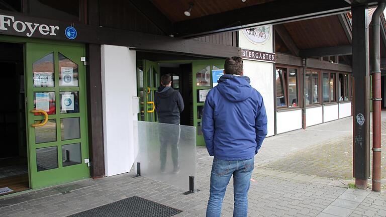 Neues Testzentrum für Corona in der Scherenberghalle, ehemals Wirtshaus 'Alt-Gemünden'/'Saustall'.