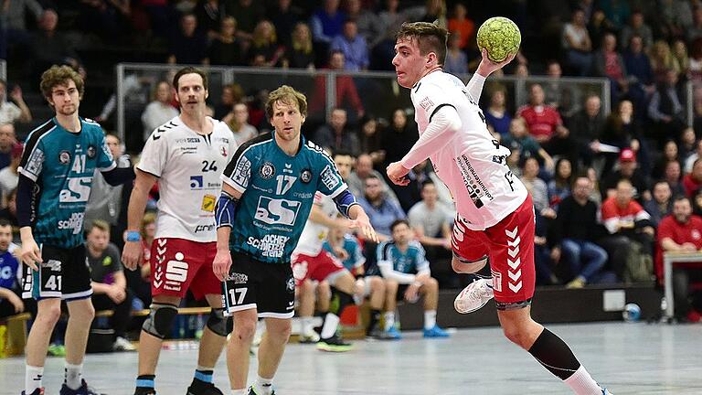 Linus Dürr feierte im Heimspiel gegen die HT München ein gelungenes Debüt im Trikot des HSC Bad Neustadt und erzielte gleich drei Tore. Im Spitzenspiel beim TSV Friedberg setzt der HSC erneut auf die Qualitäten seines jungen Neuzugangs.