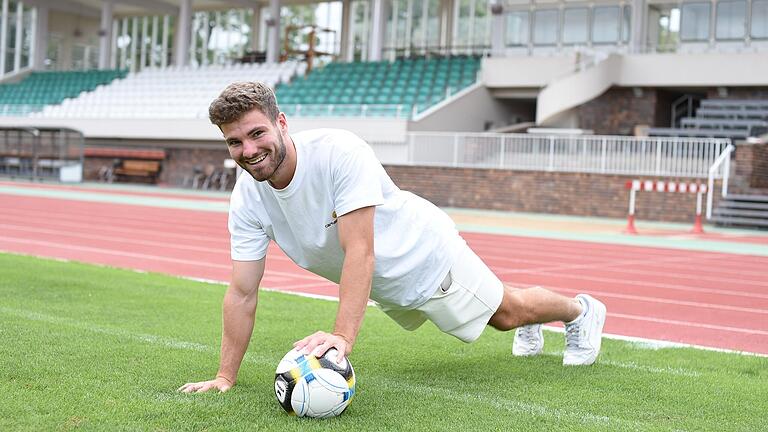 Arbeitet viel an sich: Linksverteidiger Jacob Engel vom FC 05 Schweinfurt konzentriert sich derzeit voll auf das Spiel mit dem runden Leder.