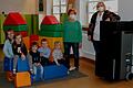 Der Kindergartenverein Sankt Johannes hatte sich im Herbst schon selbst zwei Lüftungsgeräte angeschafft, und nun steuerte die Gemeinde zwei weitere für die Krippe und die Mittagsbetreuung bei.