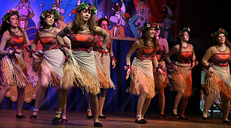 Auf eine polynesische Insel entführte die Dance Generation das Publikum. Auf eine polynesische Insel entführte die Dance Generation das Publikum.