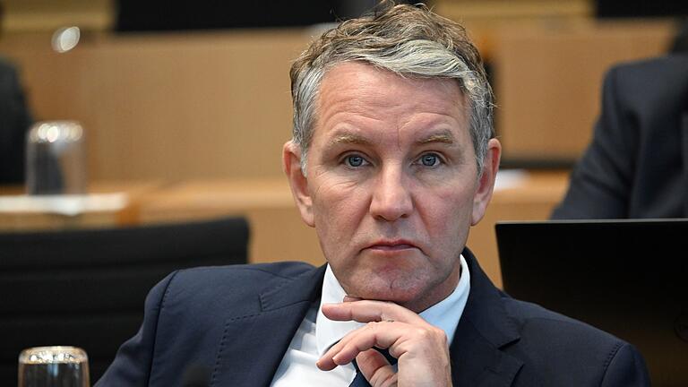 Thüringer AfD-Fraktionsvorsitzender Björn Höcke       -  Die Thüringer AfD-Spitze um Björn Höcke scheiterte mit einer Klage gegen den Verfassungsschutzbericht 2021. (Archivbild)