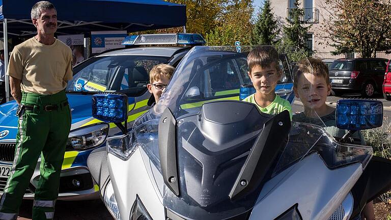 1. Familienmesse in der Stadthalle Lohr: Die Polizei präsentierte sich kinderfreundlich.