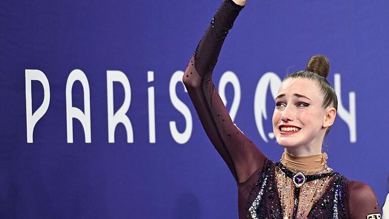 Paris 2024 - Rhythmische Sportgymnastik       -  Nach ihrem Triumph kamen Darja Varfolomeev die Tränen.