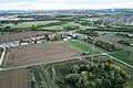 Auf diesen Acker am Ortsrand von Oberndorf sollte ein Einkaufszentrum gebaut werden. Das hat ein Bürgerentscheid verhindert. Doch jetzt können die Karten neu gemischt werden, die Bindungsfrist ist abgelaufen.&nbsp;