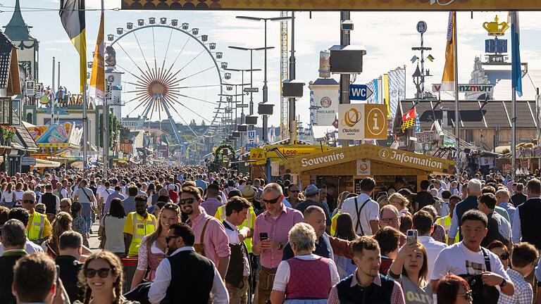 Münchner Oktoberfest       -  Ab Samstag wird wieder - wie hier im vergangenen Jahr - ein Ansturm aufs Oktoberfest erwartet. (Archivbild)