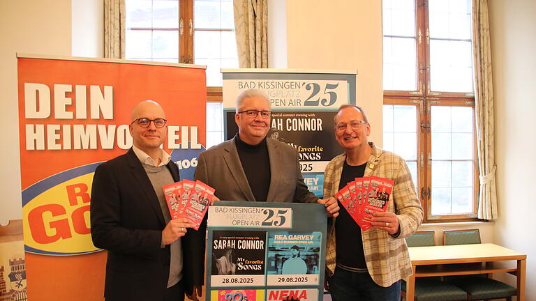 Open Air und Theater in Bad Kissingen - Freuen sich auf den Kultursommer in Bad Kissingen: (von links) OB Dirk Vogel, Christian Schmidt (Depro GmbH) und Volker Heißmann (Comödie Fürth). Open Air und Theater in Bad Kissingen - Freuen sich auf den Kultursommer in Bad Kissingen: (von links) OB Dirk Vogel, Christian Schmidt (Depro GmbH) und Volker Heißmann (Comödie Fürth).