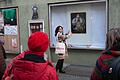 Kuratorin Martha Echevarria bei der Eröffnung der World-Press-Photo Ausstellung in Kitzingen - als&nbsp; Schaufenstergalerie läuft sie noch bis diesen Sonntag.