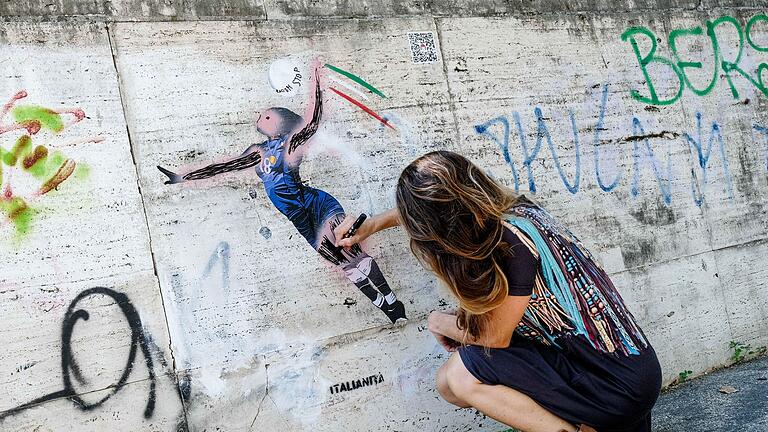 Wandbild von Volleyballerin Egonu in Italien       -  Rassismus-Skandal in Italien.