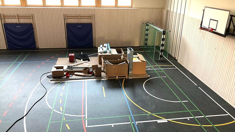 Die neue Sporthalle am Eichelsee in Haßfurt ist anders als geplant immer noch nicht fertiggestellt. Die neue Sporthalle am Eichelsee in Haßfurt ist anders als geplant immer noch nicht fertiggestellt.
