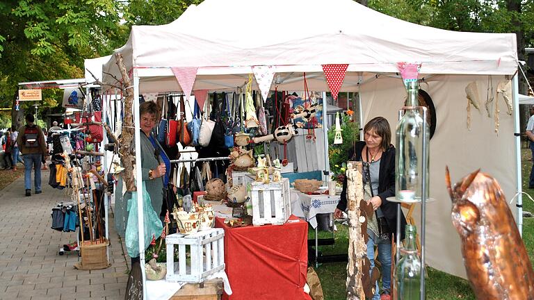 Nach der coronabedingten Pause soll der Nordbayerische Kunsthandwerkermarkt in diesem Jahr wieder in Bad Königshofen stattfinden und zum Bummeln einladen. Nach der coronabedingten Pause soll der Nordbayerische Kunsthandwerkermarkt in diesem Jahr wieder in Bad Königshofen stattfinden und zum Bummeln einladen.