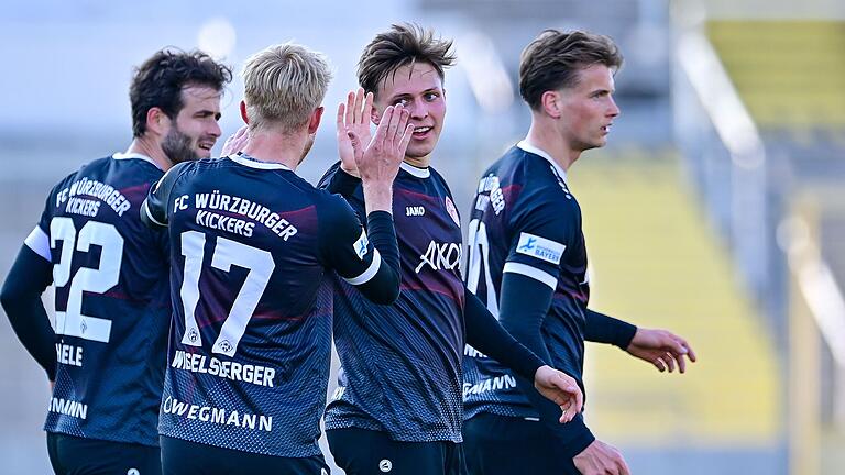 Können die Würzburger Kickers bei der SpVgg Ansbach einen Auswärtssieg bejubeln? Können die Würzburger Kickers bei der SpVgg Ansbach einen Auswärtssieg bejubeln?