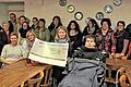 Stolze 7014,34 Euro übergab die Dorfgemeinschaft Uchenhofen bei der Dorfweihnacht an den schwerstbehinderten Jonas.