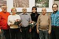 Im Rahmen einer Feierstunde dankte Geschäftsführer Xaver Weydringer (rechts) seinen langjährigen Mitarbeiterinnen und Mitarbeitern. Von links: Jürgen Irgel, Doris Link, Thomas Schwabe, Carina Lenhard, Heinz Hagen. Es fehlt Gerhard Felber.