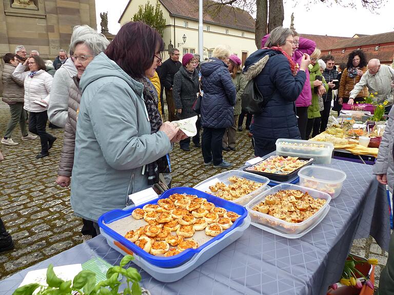 Herzhaftes hatte der Pfarrgemeinderat Grafenrheinfeld im Angebot: Muffins mit Kraut und Zwiebeln oder Sauerkrautschnecken. Herzhaftes hatte der Pfarrgemeinderat Grafenrheinfeld im Angebot: Muffins mit Kraut und Zwiebeln oder Sauerkrautschnecken.