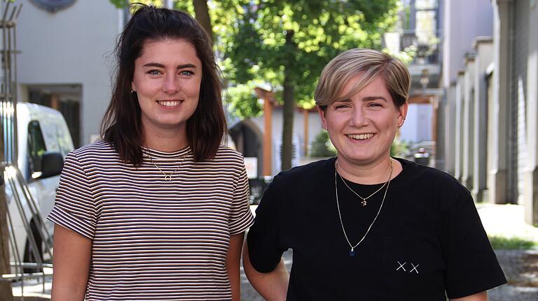 Die Autorinnen: Lisa Marie Waschbusch (links) und Maria Faiß. Die Autorinnen: Lisa Marie Waschbusch (links) und Maria Faiß.