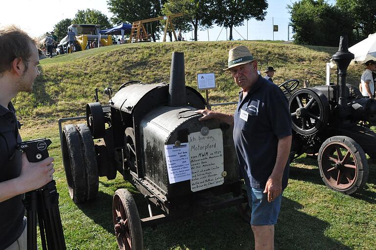 Organisator Georg Lindner mit dem 'Motorpferd' aus dem Jahr 1924. Organisator Georg Lindner mit dem 'Motorpferd' aus dem Jahr 1924.