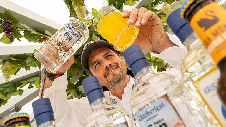 Oktoberfest-Gin - Nicht nur Bier auf der Wiesn: Es gibt auf offiziellen Oktoberfest-Gin. Oktoberfest-Gin - Nicht nur Bier auf der Wiesn: Es gibt auf offiziellen Oktoberfest-Gin.