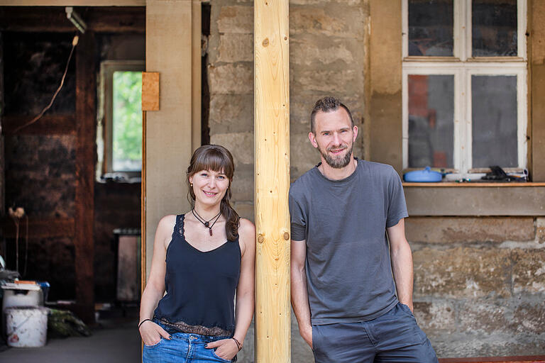 Lisa und Christoph Jörg freuen sich auf das Leben in ihrem Haus. Lisa und Christoph Jörg freuen sich auf das Leben in ihrem Haus.