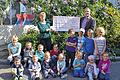 Fast 1000 Euro für den Kindergarten       -  (mia)   Der erste Retzbacher Frühlingsmarkt für Hobbykunst & Handwerk (wir berichteten) war ein voller Erfolg, heißt es in einer Pressemitteilung. Der Markt war sehr gut besucht, und die über 20 Standbetreiber waren mit Ihren Einnahmen rundum zufrieden. Der Erlös aus Kaffee, Kuchen, Essen und Getränken kam dem Kindergarten Retzbach eins zu eins zugute. Der Retzbacher Kindergarten bedankte sich bei den Kuchenspendern und den fleißigen Helfern im Hintergrund für das gute Ergebnis und den Erlös von 964,38 Euro, den Thomas Schießer stellvertretend für alle Standbetreiber übergab.