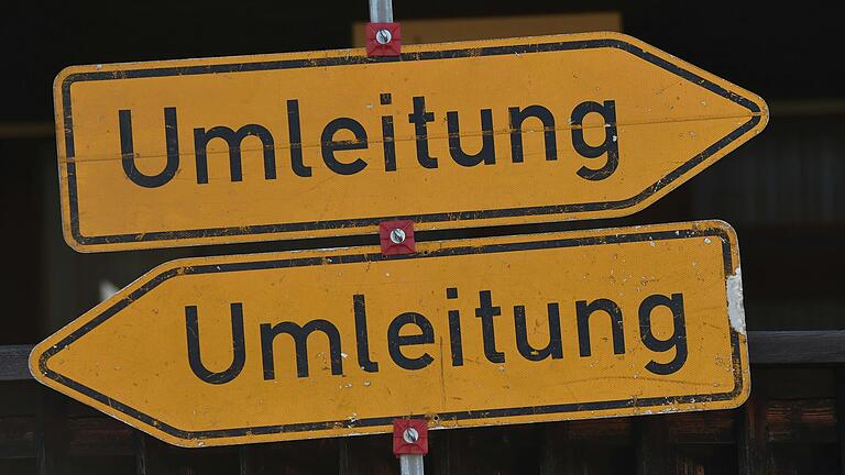Die St 2281 zwischen Kirchlauter und der Hasenmühle bei Kottendorf ist seit Montag gesperrt. Eine Umleitung erfolgt über Salmsdorf und Kirchlauter. (Symbolbild) Die St 2281 zwischen Kirchlauter und der Hasenmühle bei Kottendorf ist seit Montag gesperrt. Eine Umleitung erfolgt über Salmsdorf und Kirchlauter. (Symbolbild)