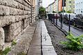 Der Asphalt ist vom Vorgarten in der Arndtstraße schon vor Monaten entfernt worden. Aber die geplante Bepflanzung lässt auf sich warten.
