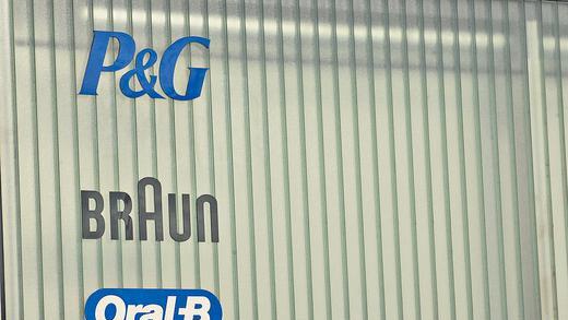 Drei Namen und eine große Produktpalette: Die Schriftzüge Procter & Gamble, Braun und Oral B zieren das Marktheidenfelder Werk. Drei Namen und eine große Produktpalette: Die Schriftzüge Procter & Gamble, Braun und Oral B zieren das Marktheidenfelder Werk.