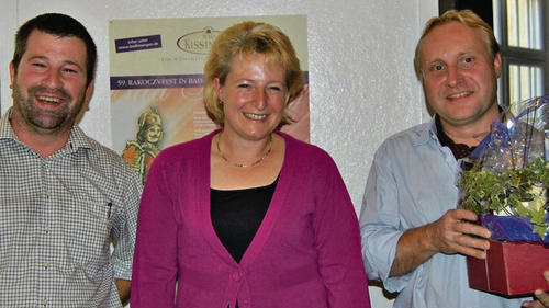 Abschied und Neuanfang: (von links) Christian Kessler wird der Bürger Peter Heil, Petra Back die Kaiserin Auguste Viktoria. Nach zwölf Jahren verlässt Peter Heil als Peter Heil die Rakoczy-Familie. Abschied und Neuanfang: (von links) Christian Kessler wird der Bürger Peter Heil, Petra Back die Kaiserin Auguste Viktoria. Nach zwölf Jahren verlässt Peter Heil als Peter Heil die Rakoczy-Familie.