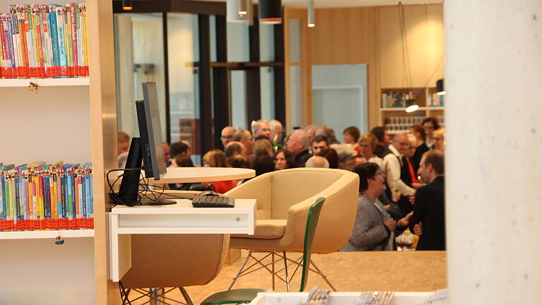 Die Feier zur Eröffnung der neuen Stadtbibliothek in Martkheidenfeld.