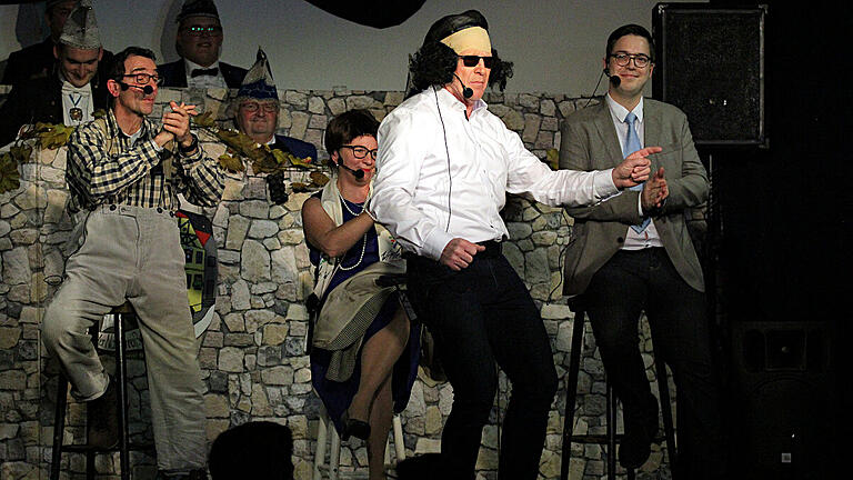 Dieter Schneider spielte erneut Schwandelfs (Noch-) Bürgermeister Richard Köth, der auch bei einer Castingshow keinen geeigneten Nachfolger fand. Dieter Schneider spielte erneut Schwandelfs (Noch-) Bürgermeister Richard Köth, der auch bei einer Castingshow keinen geeigneten Nachfolger fand.
