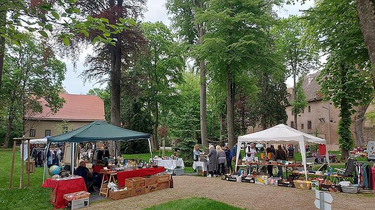 Am Samstag, 25. Mai können Besucherinnen und Besucher von 11. bis 17 Uhr auf dem Flohmarkt im Schlosspark nach Schätzen stöbern. Der Zugang ist kostenfrei. - Am Samstag, 25. Mai können Besucherinnen und Besucher von 11. bis 17 Uhr auf dem Flohmarkt im Schlosspark nach Schätzen stöbern. Der Zugang ist kostenfrei. Am Samstag, 25. Mai können Besucherinnen und Besucher von 11. bis 17 Uhr auf dem Flohmarkt im Schlosspark nach Schätzen stöbern. Der Zugang ist kostenfrei. - Am Samstag, 25. Mai können Besucherinnen und Besucher von 11. bis 17 Uhr auf dem Flohmarkt im Schlosspark nach Schätzen stöbern. Der Zugang ist kostenfrei.