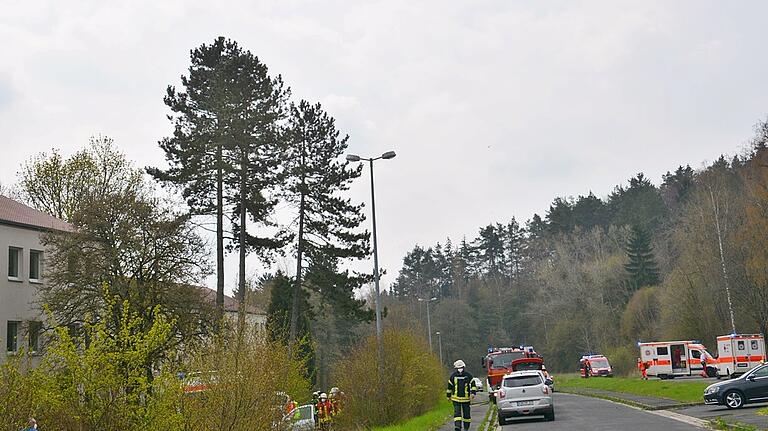 Insgesamt waren mehr als 60 Rettungskräfte von Bayerischen Roten Kreuz und der Feuerwehr in Mellrichstadt im Einsatz.