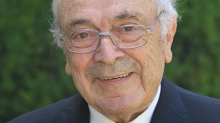 Weihbischof Helmut Bauer kann auf sechs Jahrzehnte priesterlichen Dienstes zurückblicken. Weihbischof Helmut Bauer kann auf sechs Jahrzehnte priesterlichen Dienstes zurückblicken.